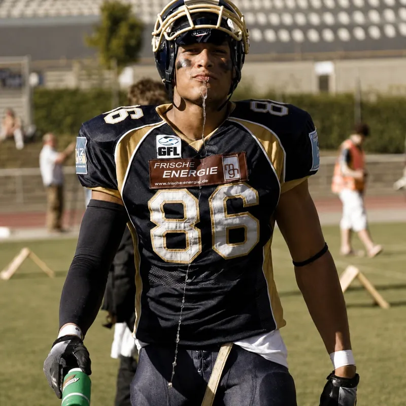 Ricky Rae im American-Football-Trikot