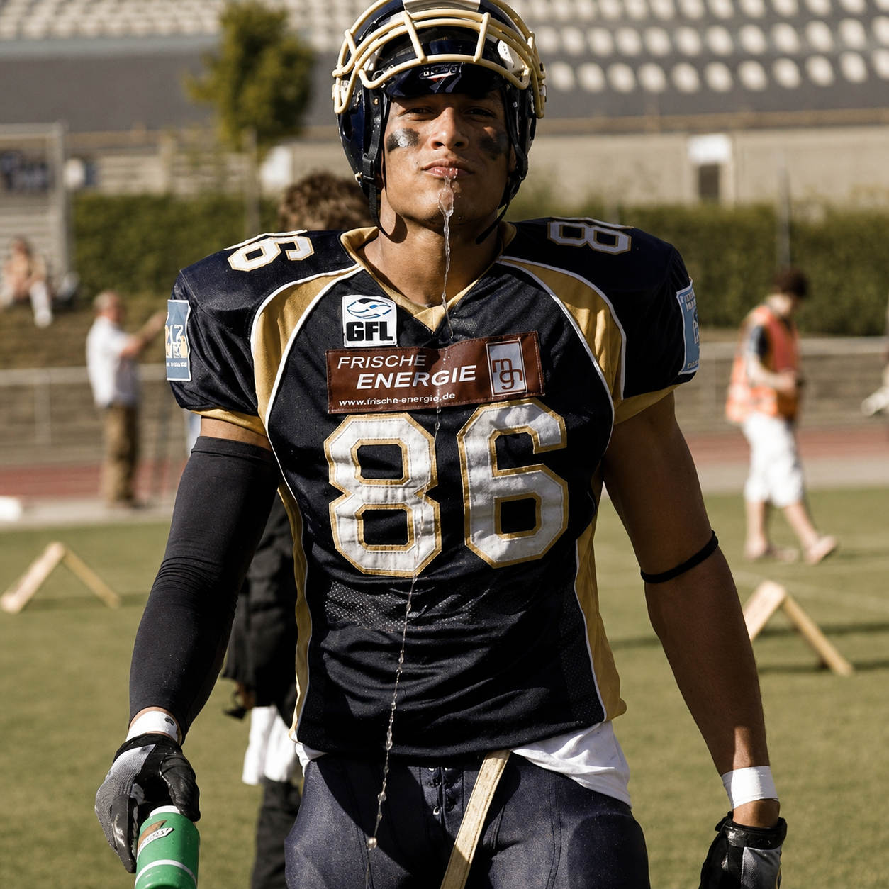 Ricky Rae im American-Football-Trikot